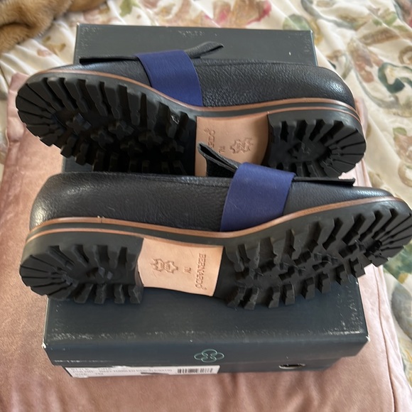 Bernardo Ora Navy leather and satin loafer size 7 - Picture 5 of 6